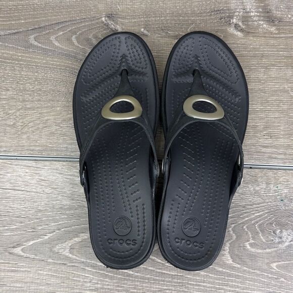 Crocs Sanrah Metallic Disc Women’s Size 7 Black Rubber Wedge Flip Flop Sandals - Picture 5 of 10